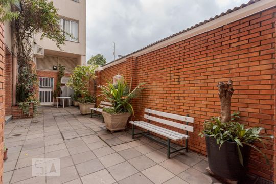 Entrada de apartamento para alugar com 2 quartos, 70m² em Navegantes, Porto Alegre