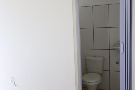 Banheiro de kitnet/studio para alugar com 1 quarto, 40m² em Vila Mogi Moderno, Mogi das Cruzes