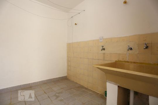 Área de Serviço de casa para alugar com 3 quartos, 132m² em Ayrosa, Osasco