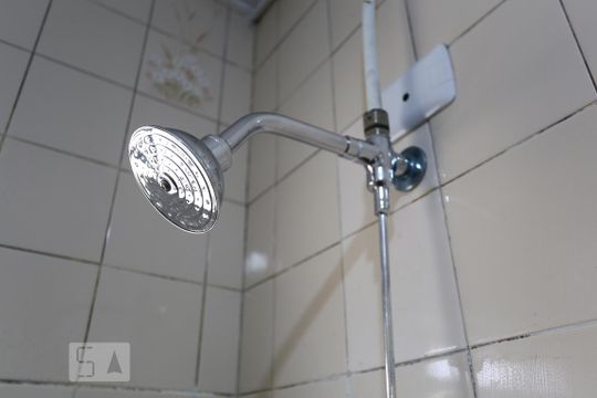 Banheiro - Chuveiro de casa para alugar com 3 quartos, 132m² em Ayrosa, Osasco