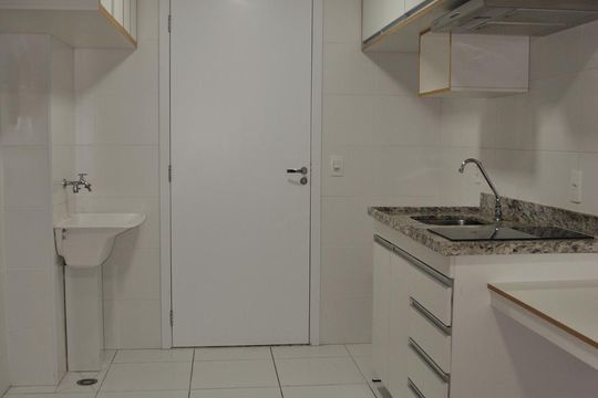 Cozinha de apartamento para alugar com 1 quarto, 28m² em Liberdade, São Paulo