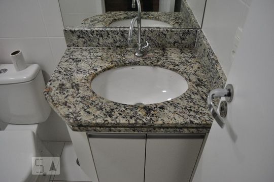 Banheiro de apartamento para alugar com 1 quarto, 28m² em Liberdade, São Paulo
