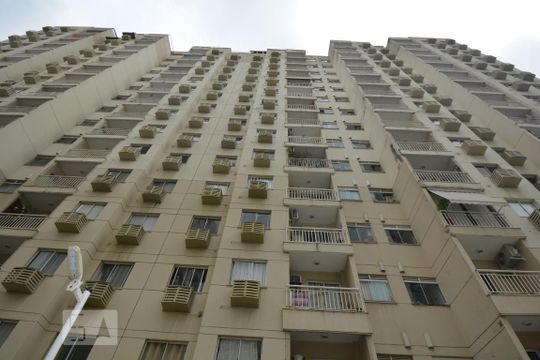 Fachada do bloco de apartamento à venda com 2 quartos, 55m² em Del Castilho, Rio de Janeiro