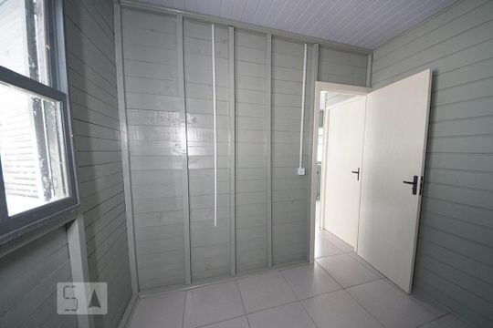 Quarto 1 de casa para alugar com 8 quartos, 160m² em Santos Dumont, São Leopoldo