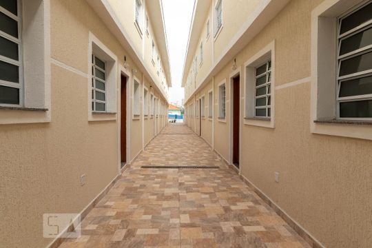 Corredor Externo de casa de condomínio para alugar com 2 quartos, 50m² em Vila Isolina Mazzei, São Paulo