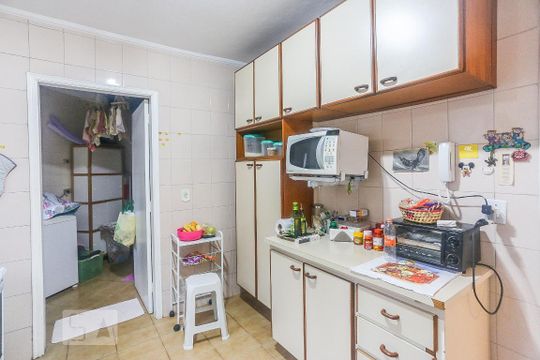 Cozinha de apartamento à venda com 2 quartos, 74m² em Vila Indiana, São Paulo