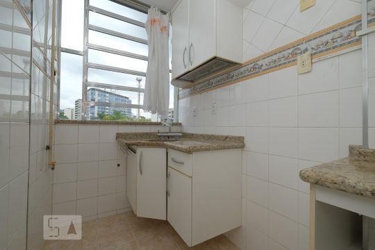 Cozinha de apartamento para alugar com 1 quarto, 40m² em Tijuca, Rio de Janeiro