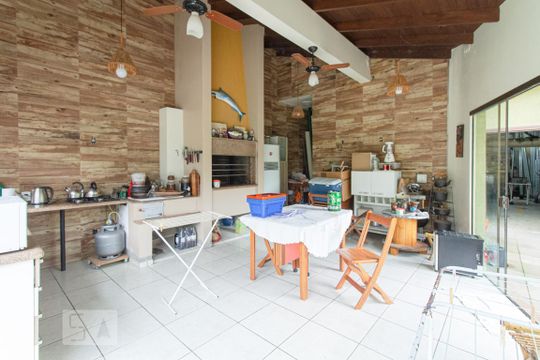 Churrasqueira de casa à venda com 3 quartos, 366m² em Morro Santana, Porto Alegre