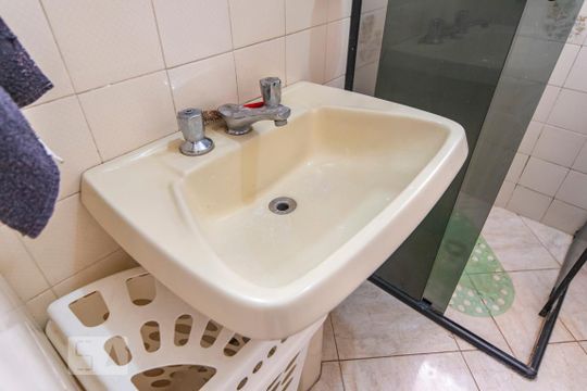 Pia de casa à venda com 5 quartos, 200m² em Vila Camilópolis, Santo André