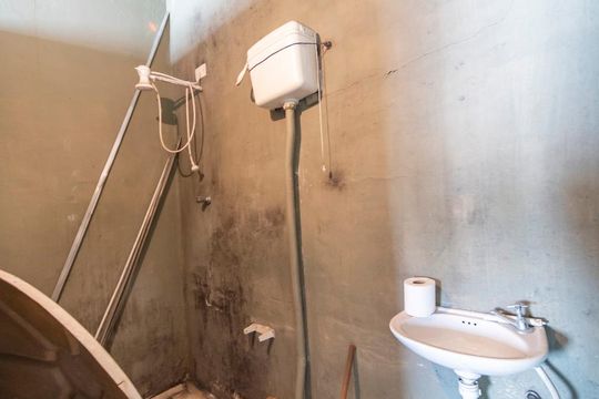 Banheiro da Oficina de casa à venda com 5 quartos, 200m² em Vila Camilópolis, Santo André