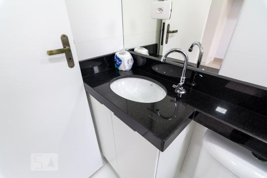 Banheiro de apartamento à venda com 2 quartos, 70m² em Vila Santa Teresa, Santo André
