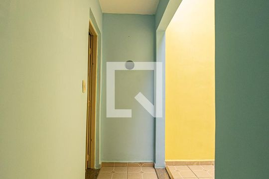 Corredor de casa à venda com 3 quartos, 243m² em Penha de França, São Paulo