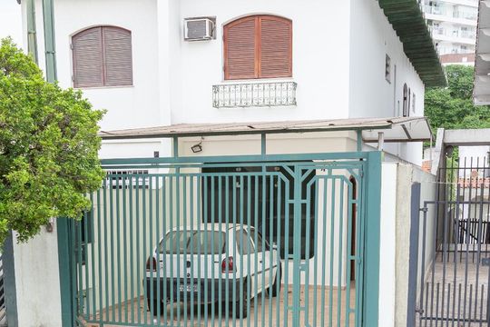 Fachada de casa à venda com 4 quartos, 350m² em Vila Romana, São Paulo