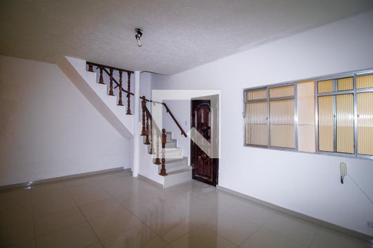 Casa para alugar com 3 quartos, 240m² em Cidade São Mateus, São Paulo