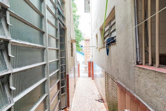 Corredor externo de casa para alugar com 2 quartos, 60m² em Vila Paulistania, São Paulo