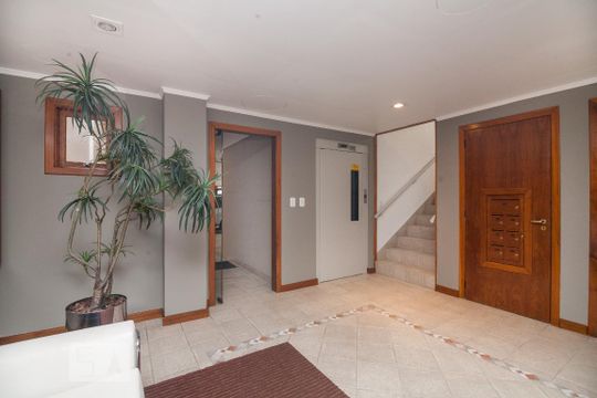 Hall - Detalhe de apartamento para alugar com 2 quartos, 62m² em Bela Vista, Porto Alegre