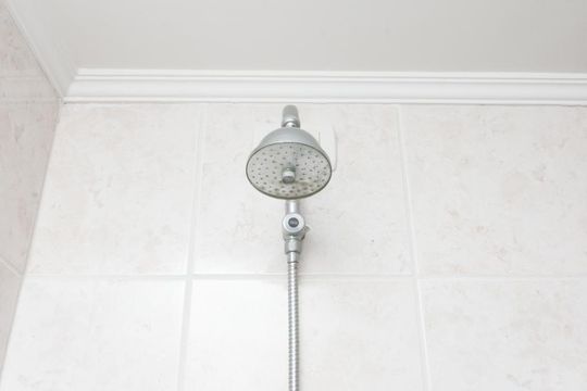 Detalhe - Chuveiro de apartamento para alugar com 2 quartos, 62m² em Bela Vista, Porto Alegre