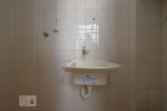 Banheiro de Serviço de apartamento à venda com 2 quartos, 106m² em Grajau, Rio de Janeiro