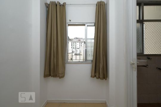 Quarto de Serviço de apartamento à venda com 2 quartos, 106m² em Grajau, Rio de Janeiro