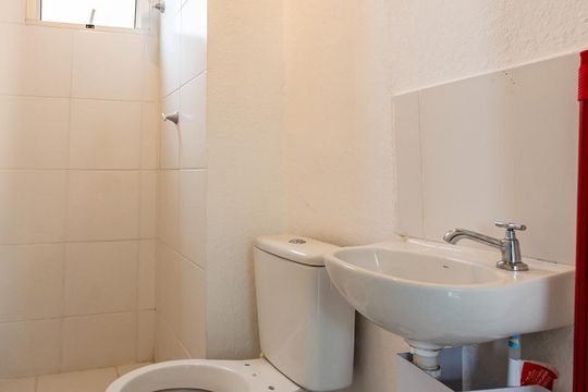 Banheiro de apartamento para alugar com 2 quartos, 42m² em Novo Osasco, Osasco