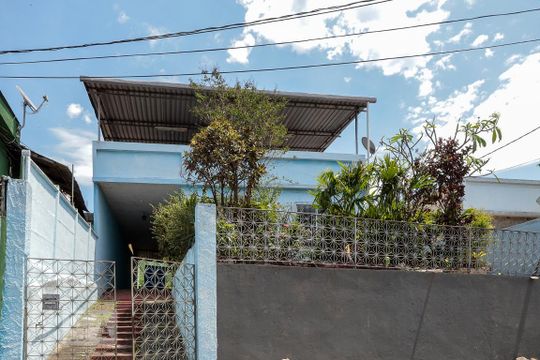 Fachada de casa à venda com 2 quartos, 160m² em Abolição, Rio de Janeiro