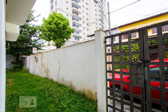 Quintal de casa para alugar com 4 quartos, 320m² em Centro, Santo André