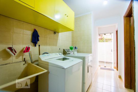 Área de serviço de casa à venda com 4 quartos, 320m² em Centro, Santo André