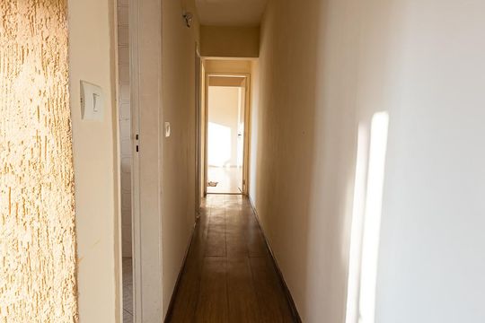 Corredor de apartamento para alugar com 2 quartos, 60m² em Praça Seca, Rio de Janeiro