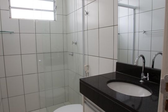 Banheiro social de apartamento para alugar com 2 quartos, 48m² em Condomínio Mirante Sul, Ribeirão Preto