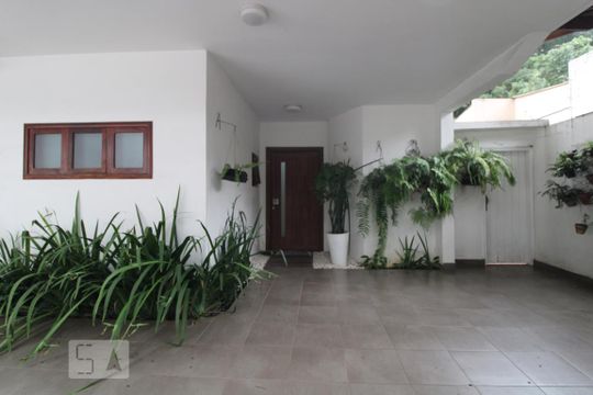 Fachada de casa para alugar com 5 quartos, 321m² em Granja Julieta, São Paulo