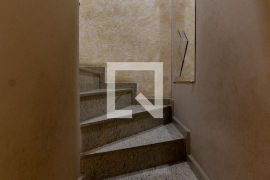 Escada de casa de condomínio à venda com 2 quartos, 90m² em Vila Ré, São Paulo