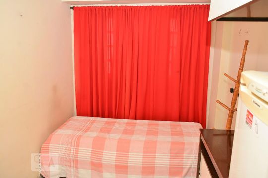 Studio de casa para alugar com 1 quarto, 30m² em Jardim Guanabara, Rio de Janeiro