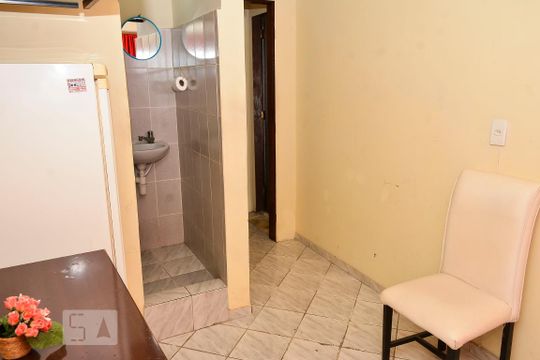 Studio de casa para alugar com 1 quarto, 30m² em Jardim Guanabara, Rio de Janeiro