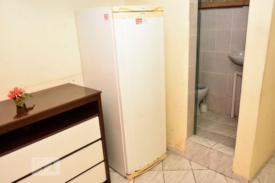 Studio de casa para alugar com 1 quarto, 30m² em Jardim Guanabara, Rio de Janeiro