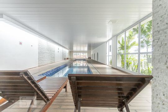 Área comum - Piscina Coberta de apartamento para alugar com 2 quartos, 58m² em Barra Funda, São Paulo