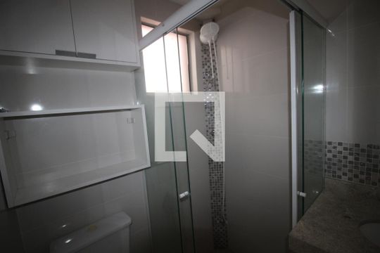 Banheiro de apartamento à venda com 2 quartos, 42m² em Estância Velha, Canoas