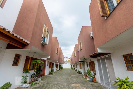 Fachada de casa de condomínio à venda com 3 quartos, 120m² em Tristeza, Porto Alegre