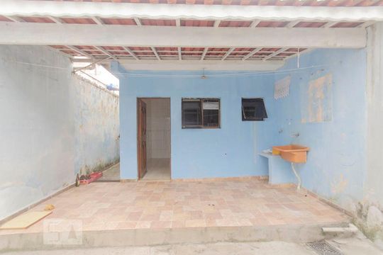 Fachada de casa para alugar com 2 quartos, 70m² em Vila Nhocune, São Paulo