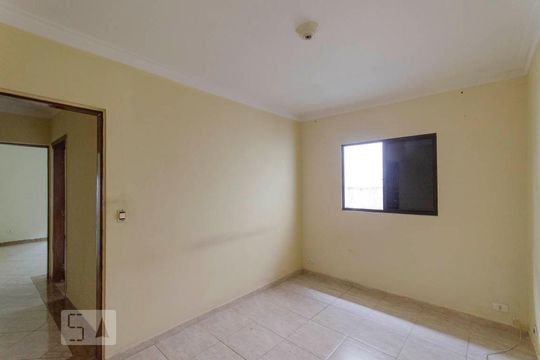 Quarto 2 de casa para alugar com 2 quartos, 70m² em Vila Nhocune, São Paulo