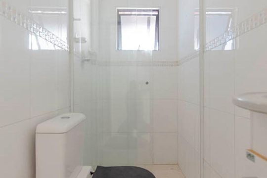 Banheiro de casa para alugar com 2 quartos, 70m² em Vila Nhocune, São Paulo
