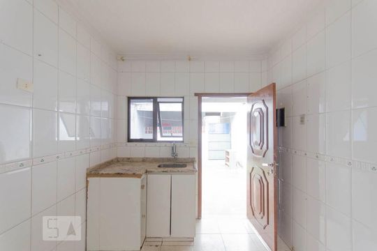 Cozinha de casa para alugar com 2 quartos, 70m² em Vila Nhocune, São Paulo