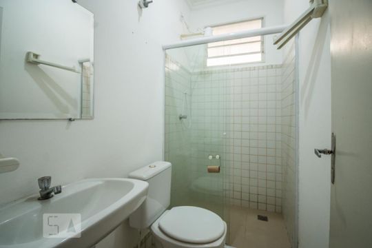 Banheiro de kitnet/studio para alugar com 1 quarto, 30m² em Cidade Universitária, Campinas