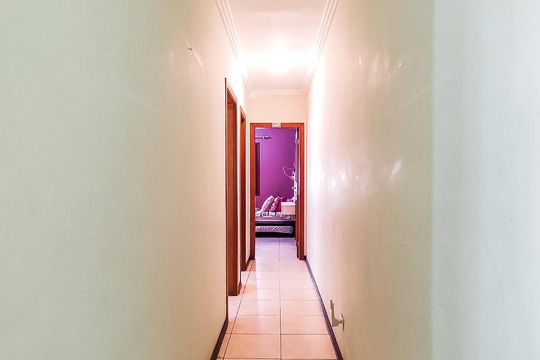 Corredor de casa à venda com 3 quartos, 201m² em Vila Morse, São Paulo