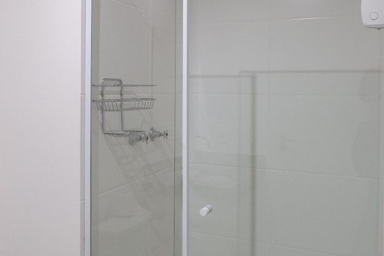 Banheiro da Suíte de apartamento à venda com 1 quarto, 29m² em Parque Industrial Tomas Edson, São Paulo