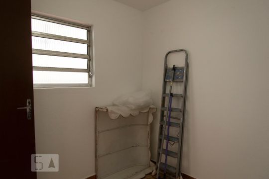 Quarto de Serviço de casa para alugar com 3 quartos, 133m² em Jardim Piqueroby, São Paulo