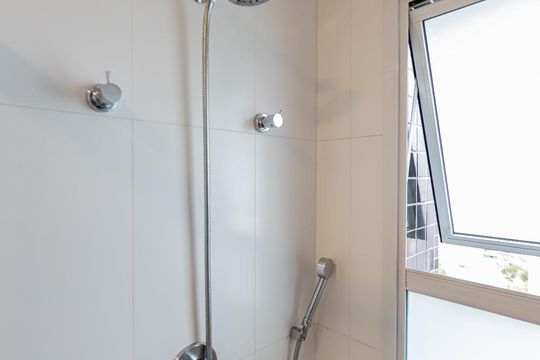 Banheiro Social de kitnet/studio para alugar com 1 quarto, 55m² em Vila Regente Feijó, São Paulo