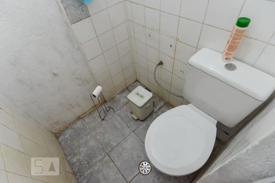 Banheiro de casa para alugar com 1 quarto, 60m² em Vila Barros, Guarulhos