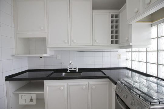 Cozinha de apartamento para alugar com 2 quartos, 65m² em Jardim Taboão, São Paulo