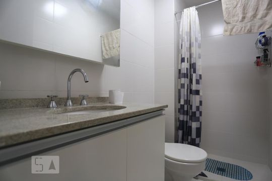 Banheiro de apartamento para alugar com 1 quarto, 38m² em Umuarama, Osasco