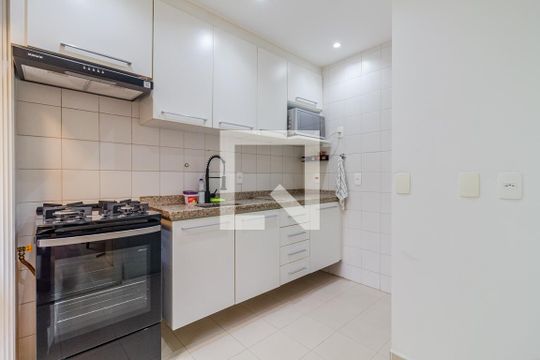 Cozinha de apartamento para alugar com 1 quarto, 65m² em Paraíso, São Paulo